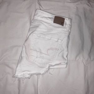 American Eagle white shorts